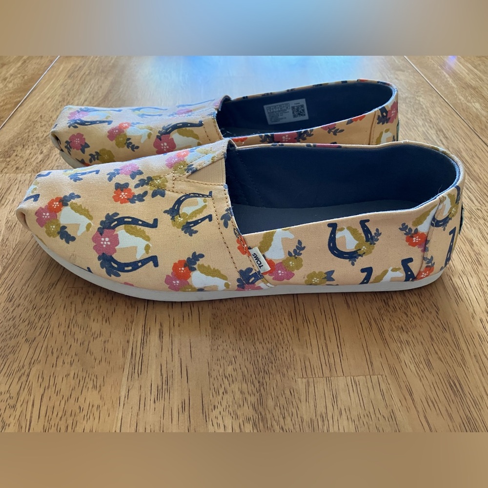Toms Lucky Horseshoe Alpargatas slip-on flats Womens size 9